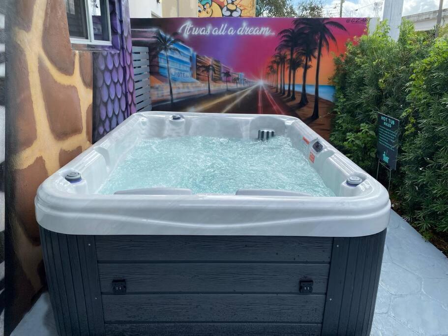Unique Miami Art Escape W/ Hottub, Arcade & Murals Экстерьер фото